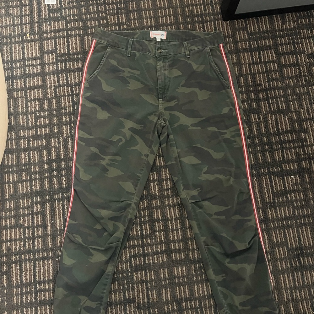 Sundry Camouflage Pants with Red Accents